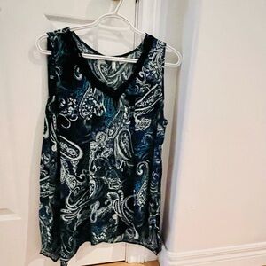 Chic Paisley Print Tank Top in Blue and Black